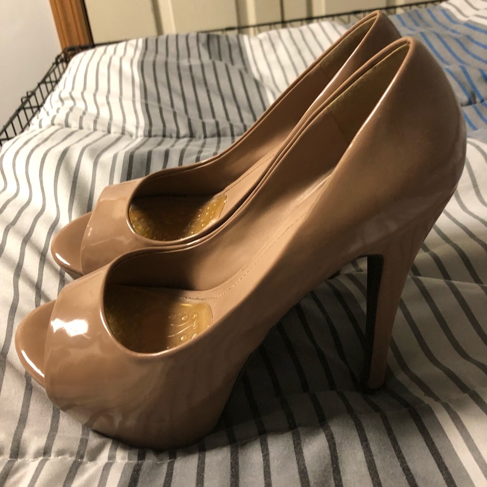 Nude pumps (Aldo)